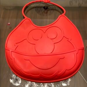 Rubber Table Matt & Red Rubbed Elmo Bib